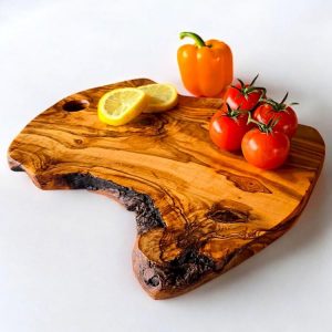 30 cm IRREGULAR-SHAPED OLIVE WOOD BOARD WITH HOLE