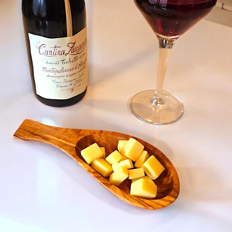 HANDCRAFTED OLIVE WOOD LEAF-SHAPED BOWL - Image 3